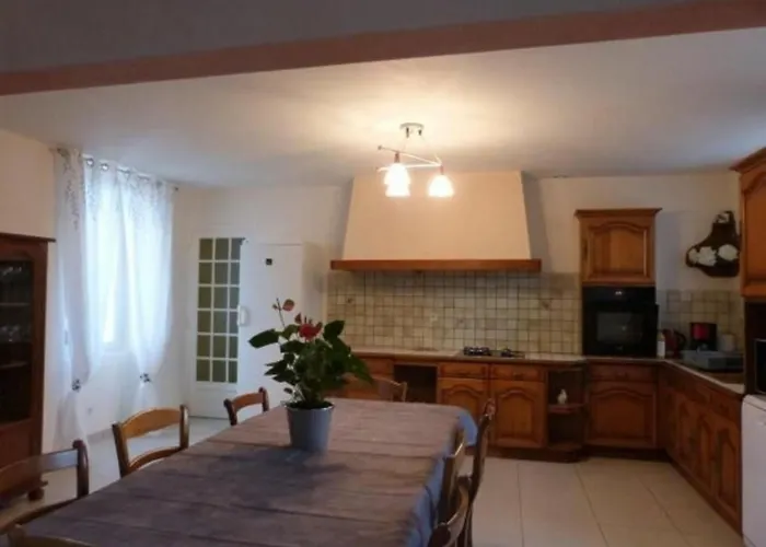 Hébergement de vacances Vallon-sur-gée, 6 Pièces, 10 Personnes - Fr-1-410-212 *